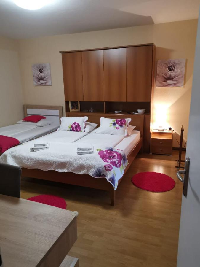 Apartman Lucica Zara Esterno foto