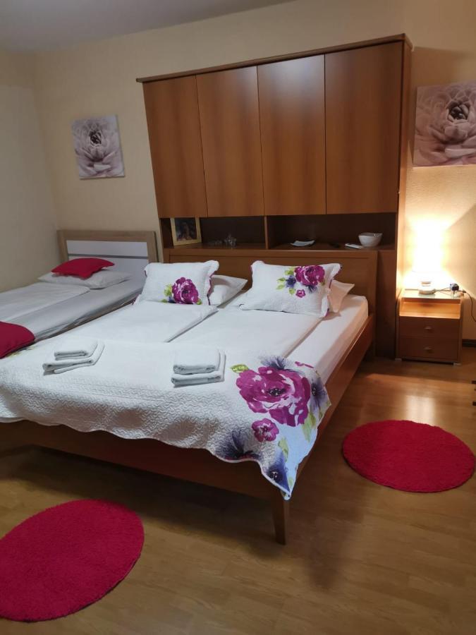 Apartman Lucica Zara Esterno foto