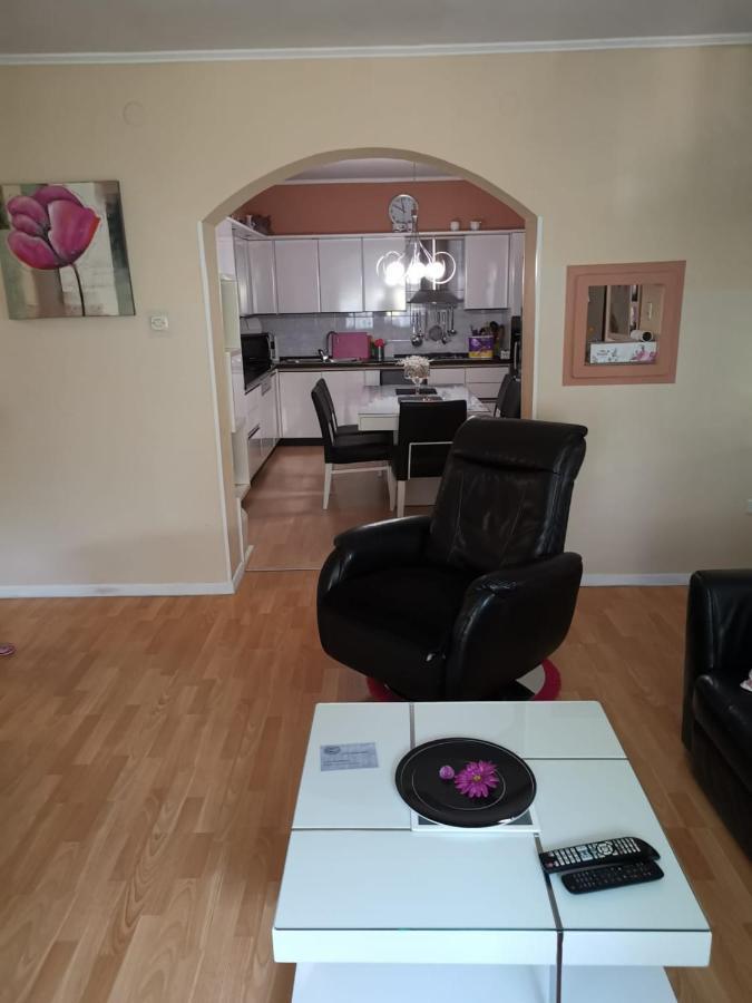 Apartman Lucica Zara Esterno foto
